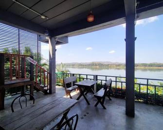 Tonkong Guesthouse & Restaurant - Chiang Khan - Balcony