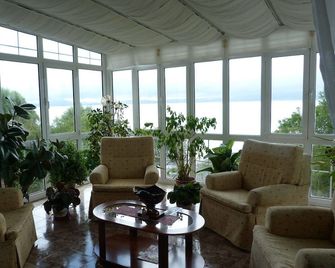 Pensión El Carloto - Lanchares - Living room