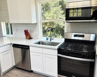 Guava Cabin @ Vinyard Winery, 6 Adults, 2 Kids, Wifi, Ac, Fallbrook - Fallbrook - Küche