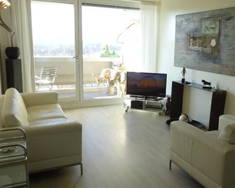 Oasis at Olympiapark - quiet 2 room apartment, near center, Oktoberfest, fair - Múnich - Sala de estar
