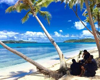 Coconut Beach Resort - Tavewa Island - Beach