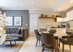 Sandton Smart Apartment Ten - Johannesburg - Living room