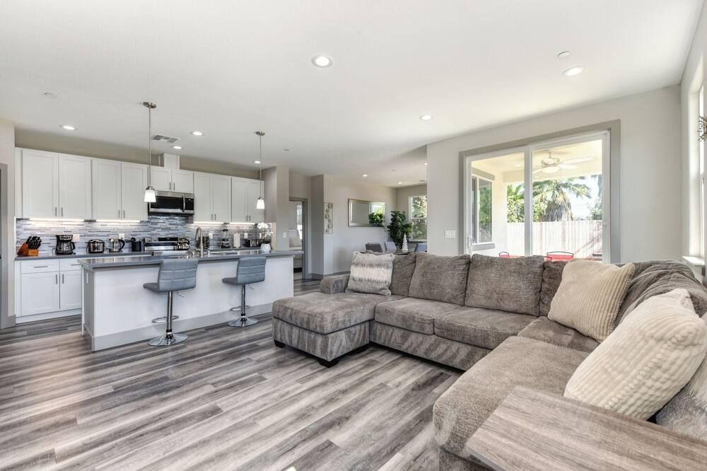 Perfect long term rental home in a peaceful neighborhood - סקרמנטו - סלון