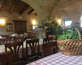 Affitta Camere Il Pettirosso - Fermo - Restaurant