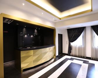 Hotel Wing International Select Osaka Umeda - Osaka - Front desk