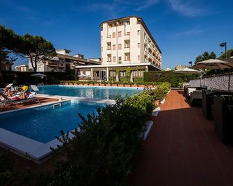 Hotel Touring - Falconara Marittima - Piscina
