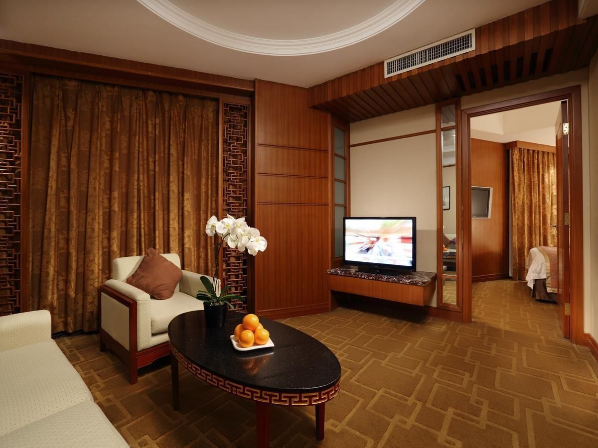 Capital Hotel - Beijing - Bedroom