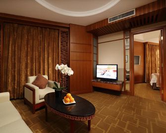 Capital Hotel - Beijing - Bedroom