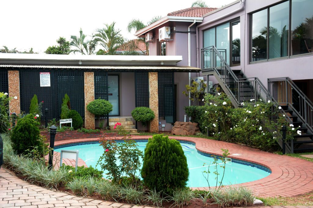 Cozy Nest Guest House - דורבן - בריכה