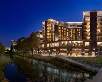 Embassy Suites by Hilton Greenville Downtown Riverplace - Greenville - Bygning