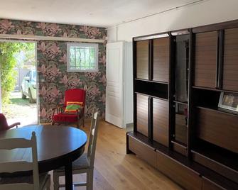 Appartement T2 40 M² dans villa avec jardin Semaine /WE 2 personnes - Marseille - Eetruimte