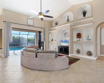 119 Old Burnt Store - Matlacha - Lobby