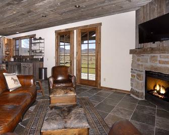 Unique 40 Ac Horse Friendly Ranch Renovated 1850 Miners Cabin W/3000 Sf Addition - Gunnison - Living room