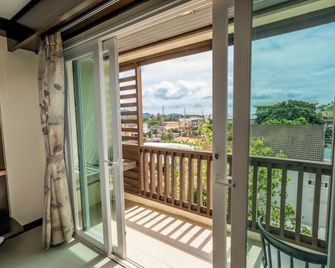 Ratana Hotel Chalong - Rawai - Balcón