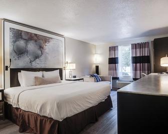 Cottonwood Suites Savannah Hotel & Conference Center - Savannah