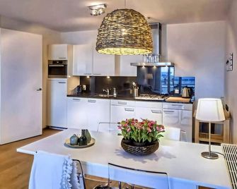 Modern Apartment in Den Haag - Den Haag - Küche