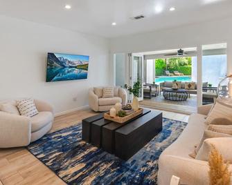 Beautiful, Modern Studio City Pool Home - Los Ángeles - Sala de estar