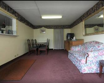 Americas Best Value Inn Wilson - 2 Double Beds Non-Smoking ( Ground Floor) - Wilson - Obývací pokoj