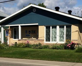 Gîte Esprit Follet - Baie-Saint-Paul - Building