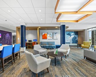 Holiday Inn Express & Suites Marinette By IHG - Marinette - Lounge