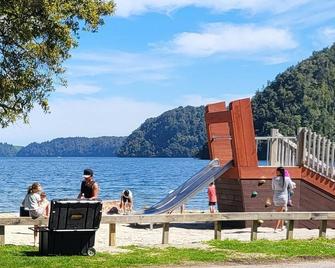 TIny House experience, Lake Rotoiti, Rotorua - Okere Falls