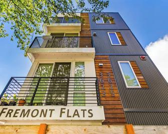 دانسينج وينجز ريتريت واكر بارادايس - سياتل - مبنى