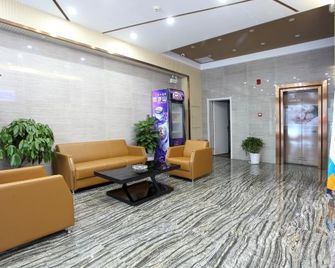 Jichu Chain Hotel Jingzhou Daqing Road - Jingzhou - Lobby