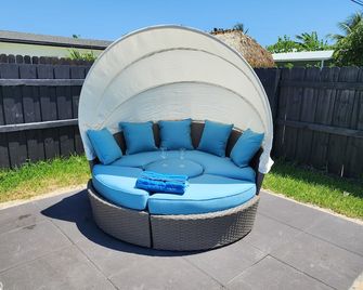 Heated Pool House 3 bedrooms, BBQ Grill, 4 min Beach & Delray,Basketball - Wellington - Patio