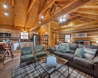 Wildwood Cottage - Sleeps 2 adults/2 children - Townsend - Living room