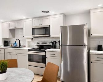 The Silo 7 - 2 Full Ba Double Delight - Morton - Kitchen