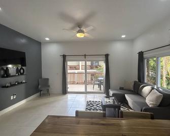 Caribbean Nest, West End, Roatan - West End - Living room