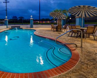 SureStay Plus by Best Western Alvin - Alvin - Uima-allas