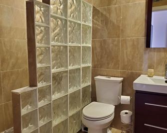 Villa Indigo Sunny 1BR Apartment in Private Gated Estate - סנט תומאס - חדר רחצה