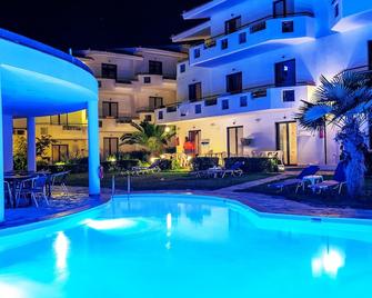 Xenios Dolphin Beach Hotel - Posidi - Pool