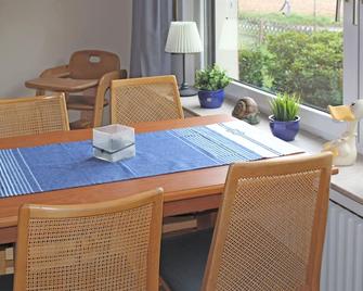 Beautiful apartment in Bodenwerder with balcony - Hehlen - Eetruimte
