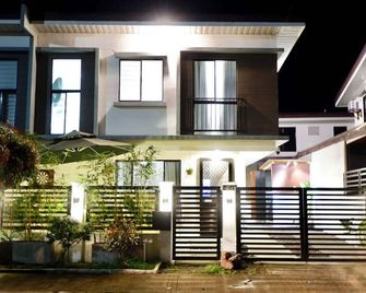 2-bedroom stylish house in peaceful San Pablo City with WiFi, AC & Full Kitchen - San Pablo City - Bâtiment