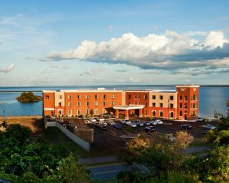 Hampton Inn Marquette/Waterfront - Marquette - Edificio