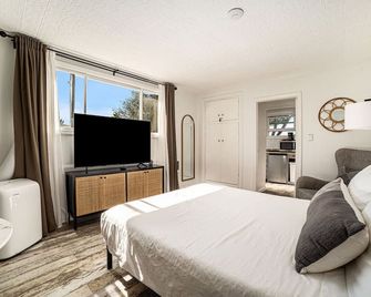 Cozy Studio with Outdoor Oasis - Bonita - Bedroom