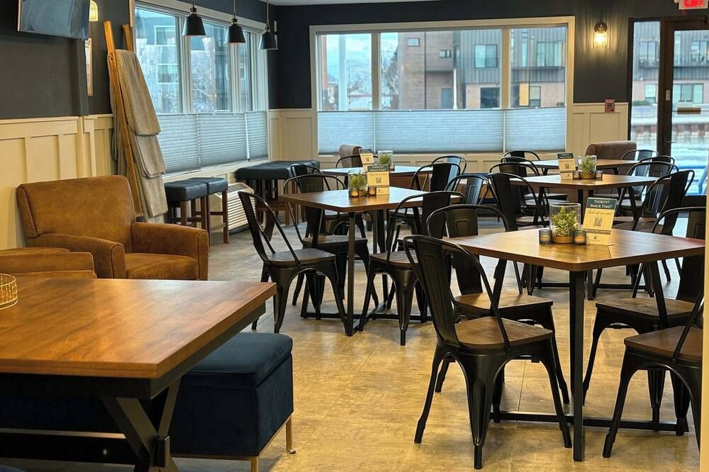 Harbor Winds Hotel - Sheboygan - Restaurant
