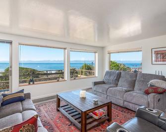 Ocean Bungalow - Gualala - Living room