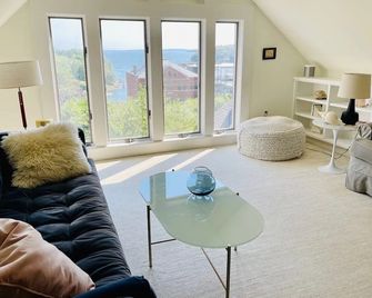Harbor View from Every Room & Balcony 2 min from beach - Rockport - Living room