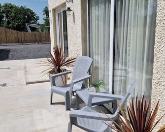 2 Bed cottage-Sleeps 4-Private Garden-Parking - Omagh - Innenhof