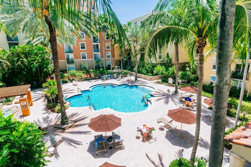 Bright Modern Condo at CityPlace West Palm Beach - West Palm Beach - Pool