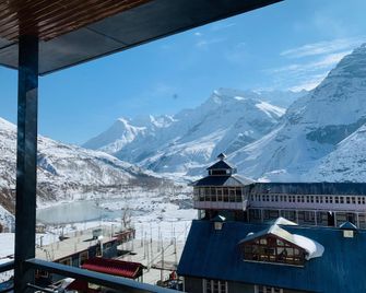 The Bulevar - Whispering Willow - Sissu - Varanda