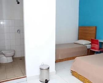 Hotel Mexico Berastagi - Berastagi - Habitación