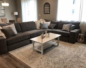 Modern Farmhouse Style Home - Centralia - Wohnzimmer
