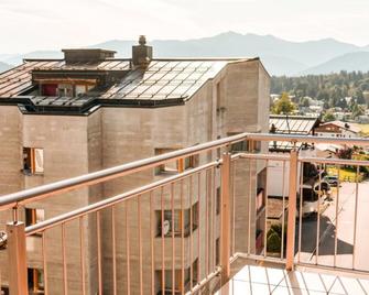 Hillsite Smart Hotel Flims - Flims - Balkong