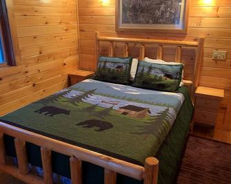 Owl's Nest- Beautiful, spacious log home, sleeps up to 8, pet friendly - Pittsburg - Habitación