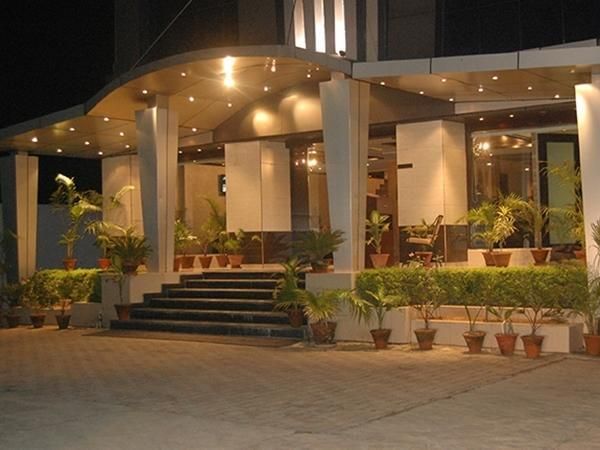 Apex Hotel Baddi - Baddi - Building