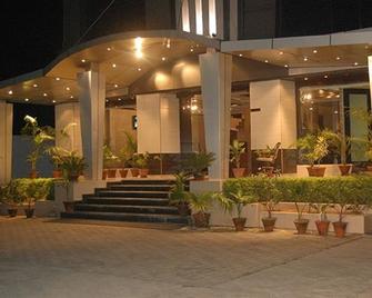 Apex Hotel Baddi - Baddi - Building